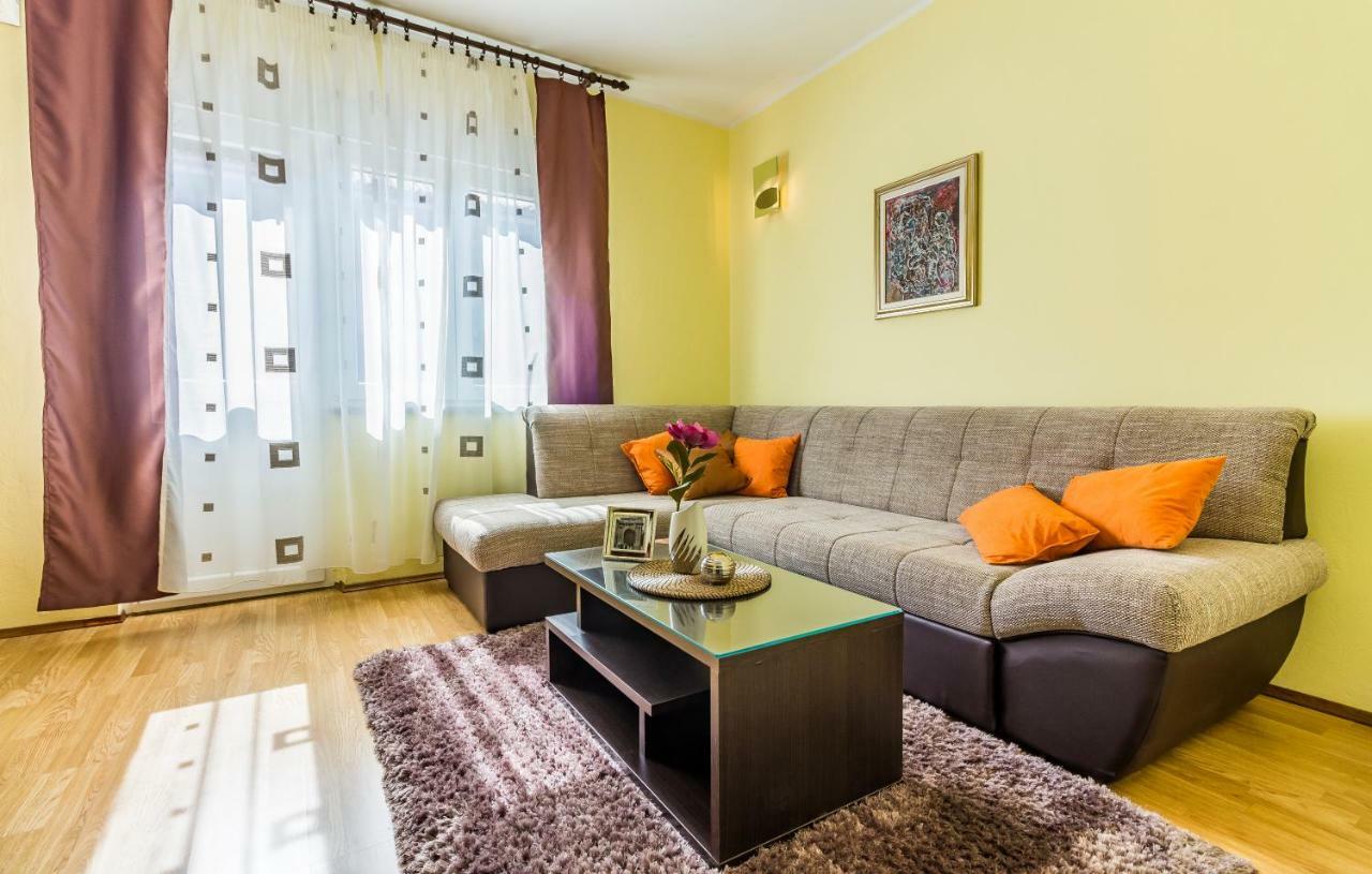 Pula Apartment ภายนอก รูปภาพ